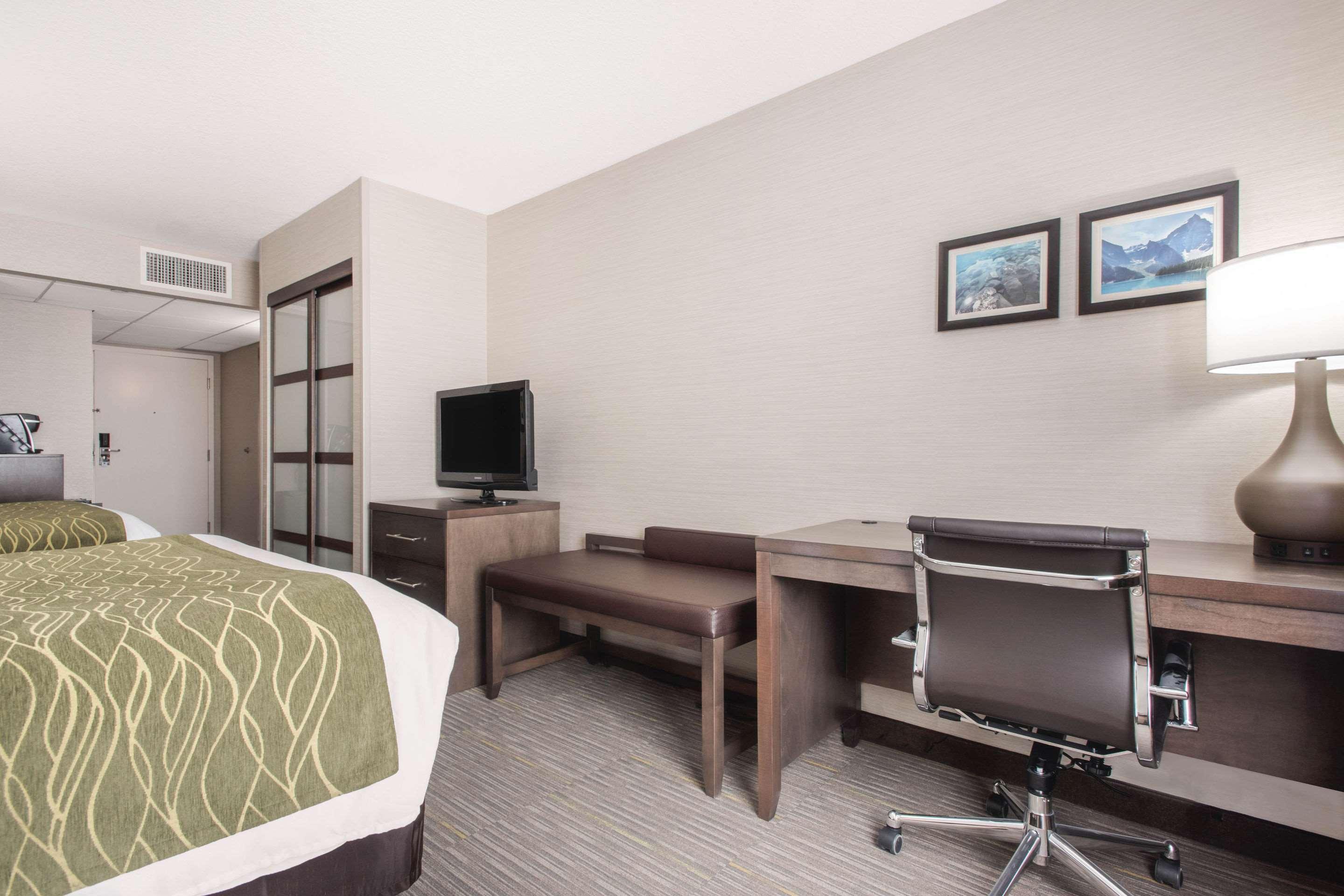 Comfort Inn & Suites Ред-Дір Екстер'єр фото