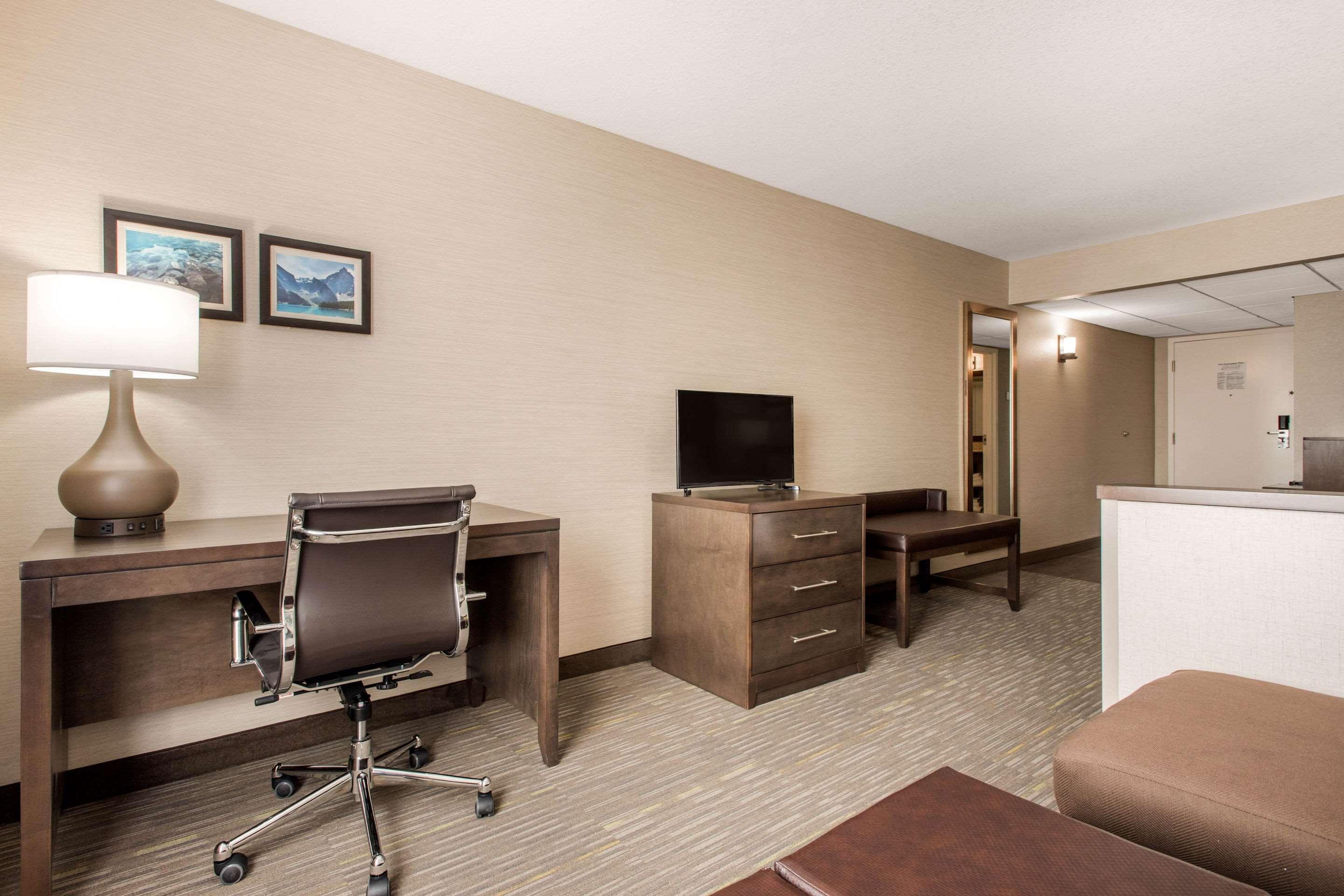 Comfort Inn & Suites Ред-Дір Екстер'єр фото