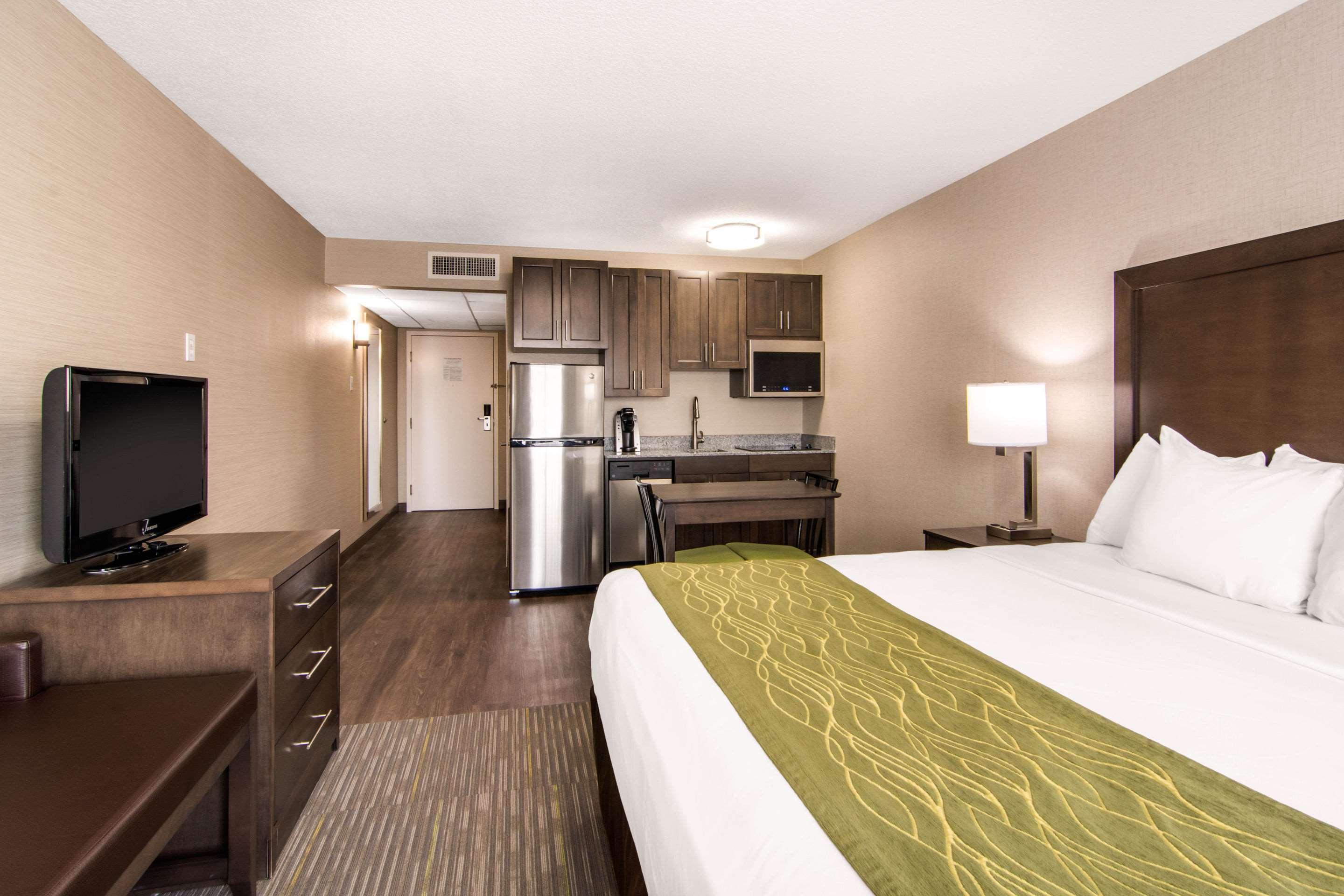 Comfort Inn & Suites Ред-Дір Екстер'єр фото