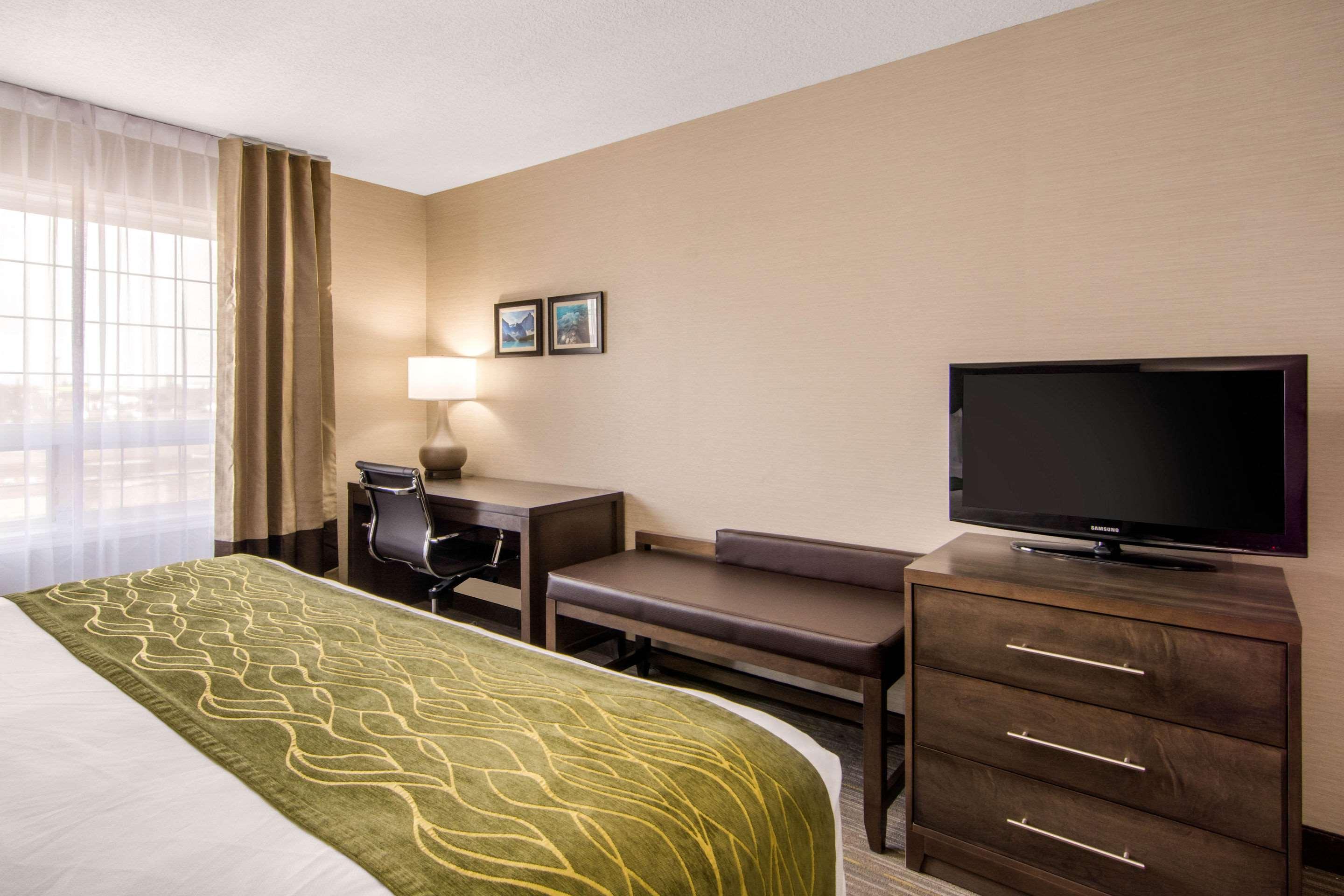 Comfort Inn & Suites Ред-Дір Екстер'єр фото