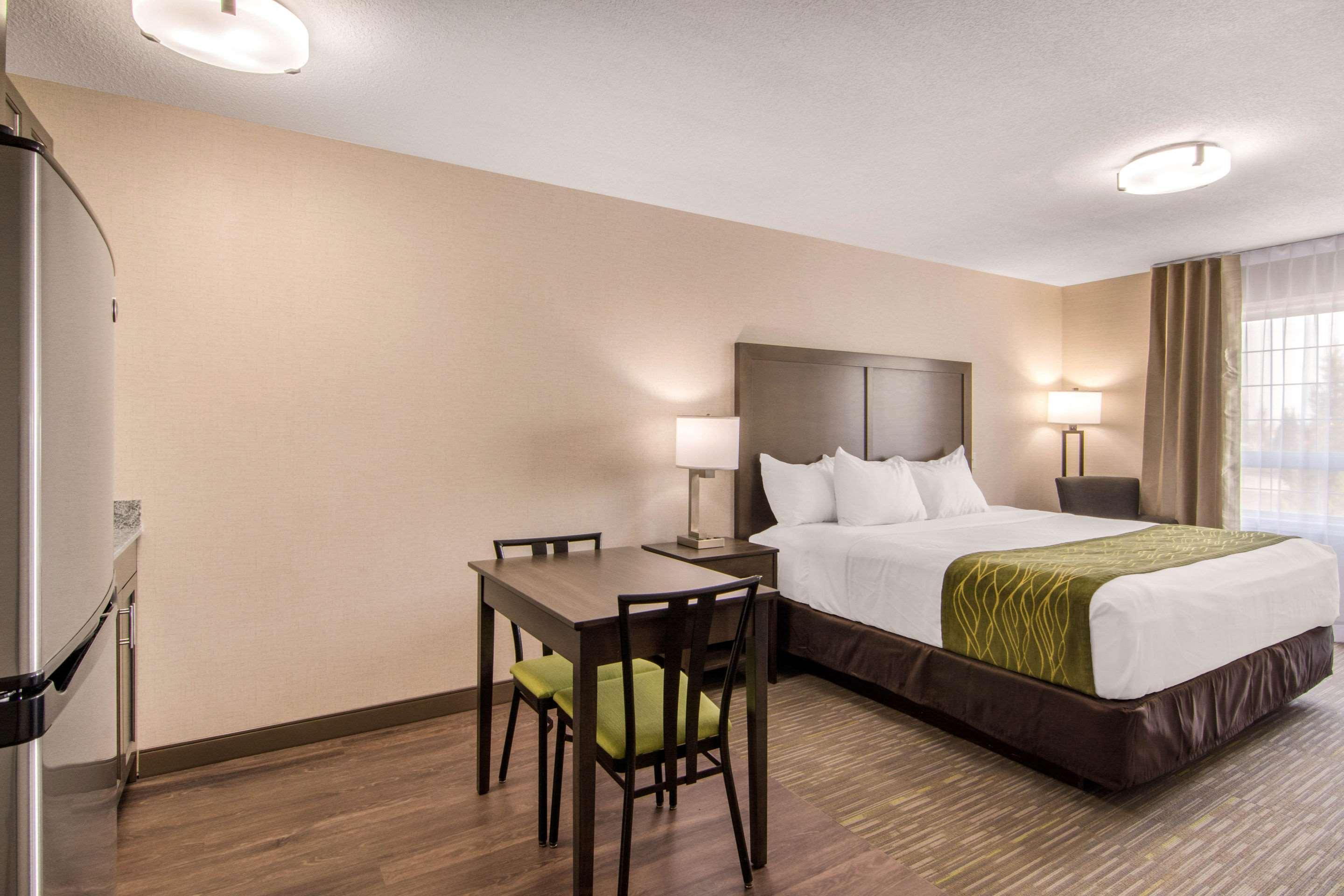 Comfort Inn & Suites Ред-Дір Екстер'єр фото
