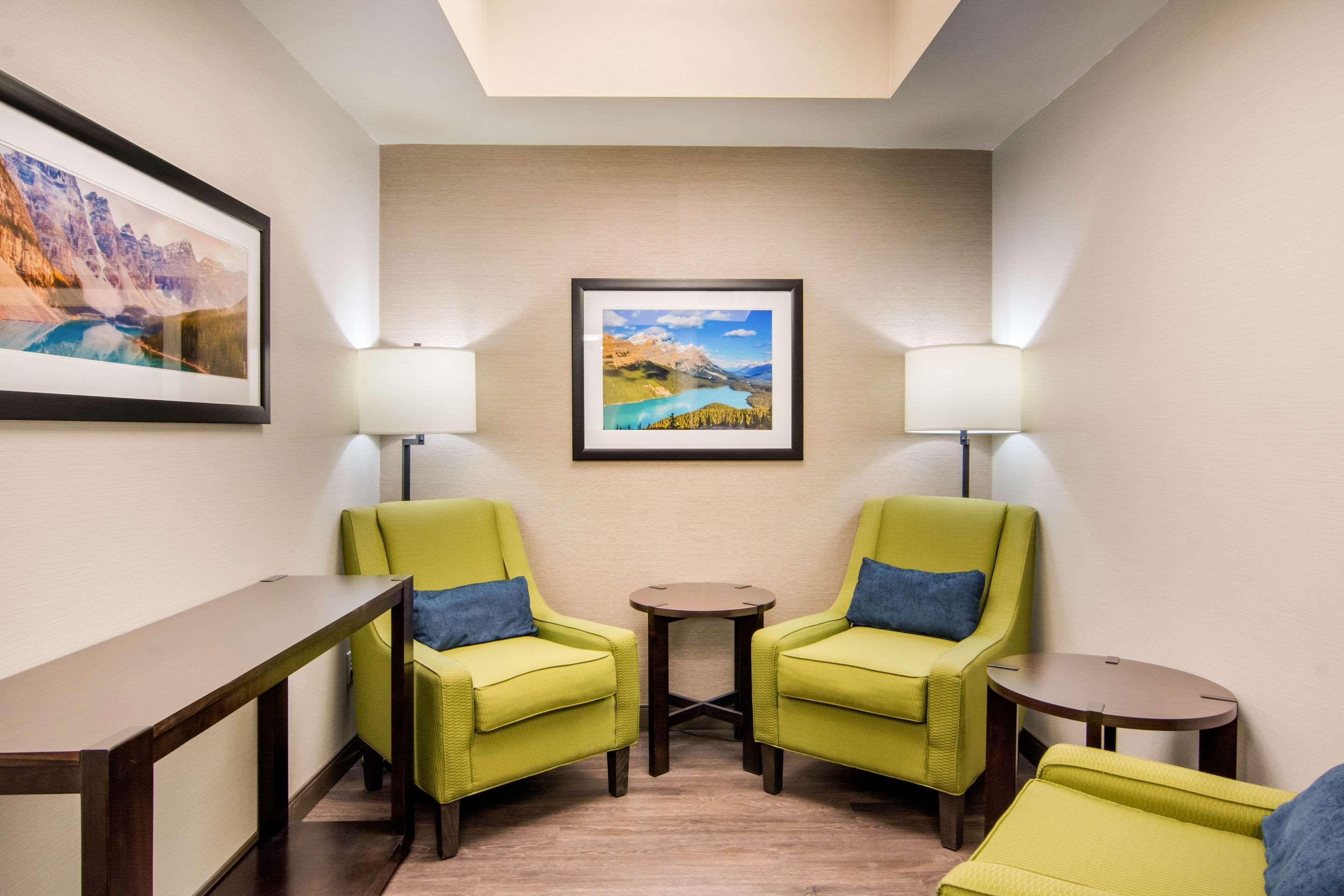 Comfort Inn & Suites Ред-Дір Екстер'єр фото