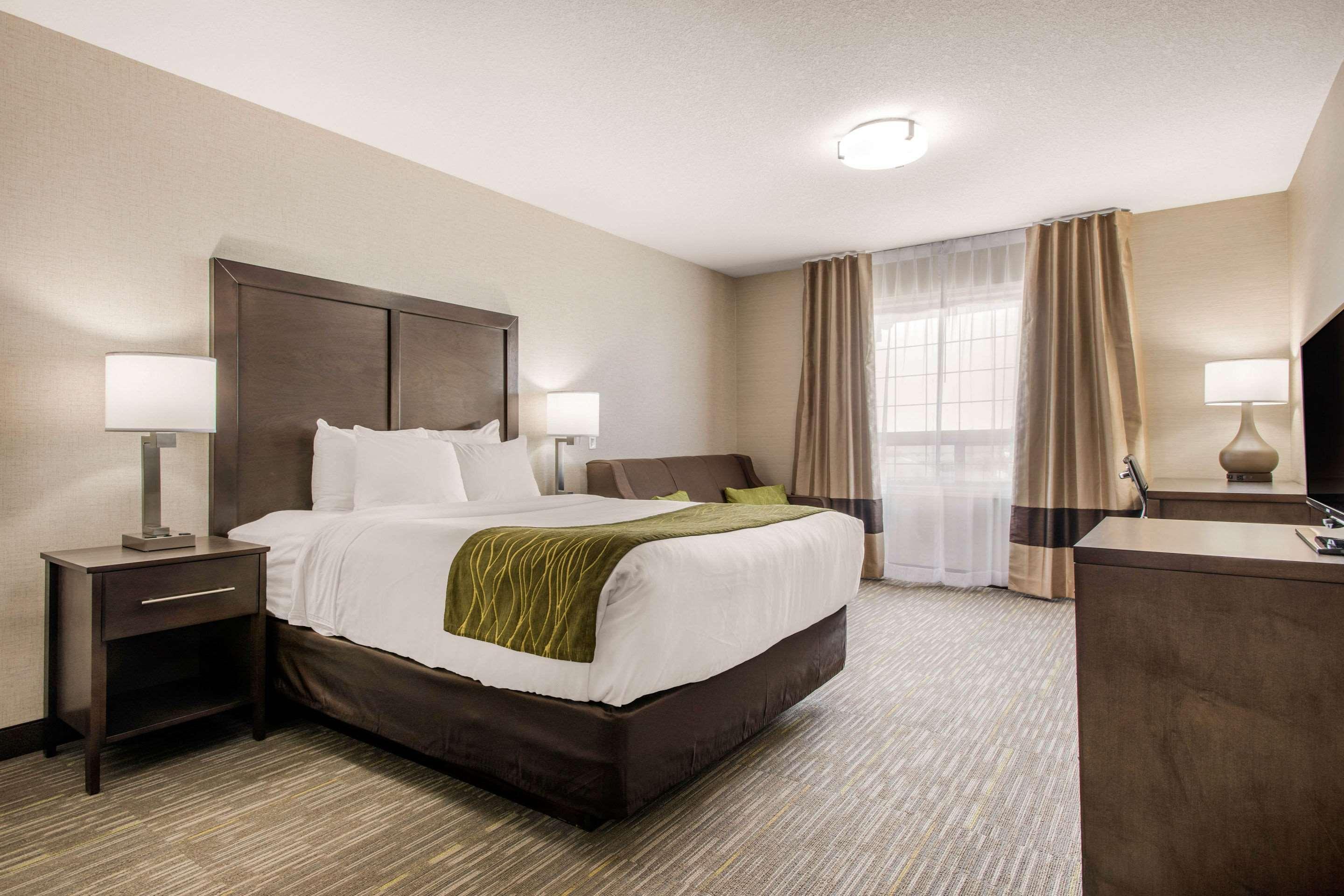 Comfort Inn & Suites Ред-Дір Екстер'єр фото