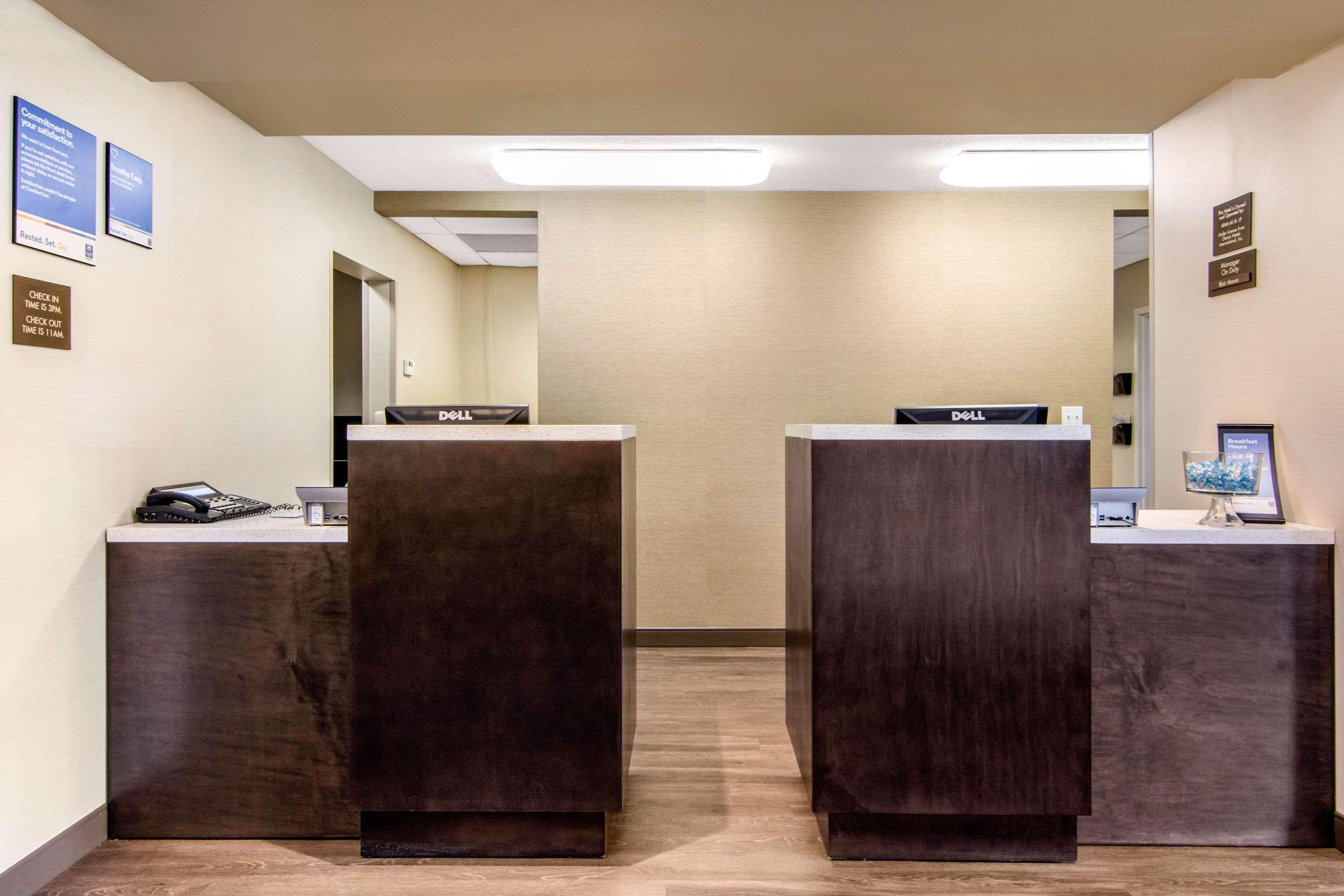 Comfort Inn & Suites Ред-Дір Екстер'єр фото