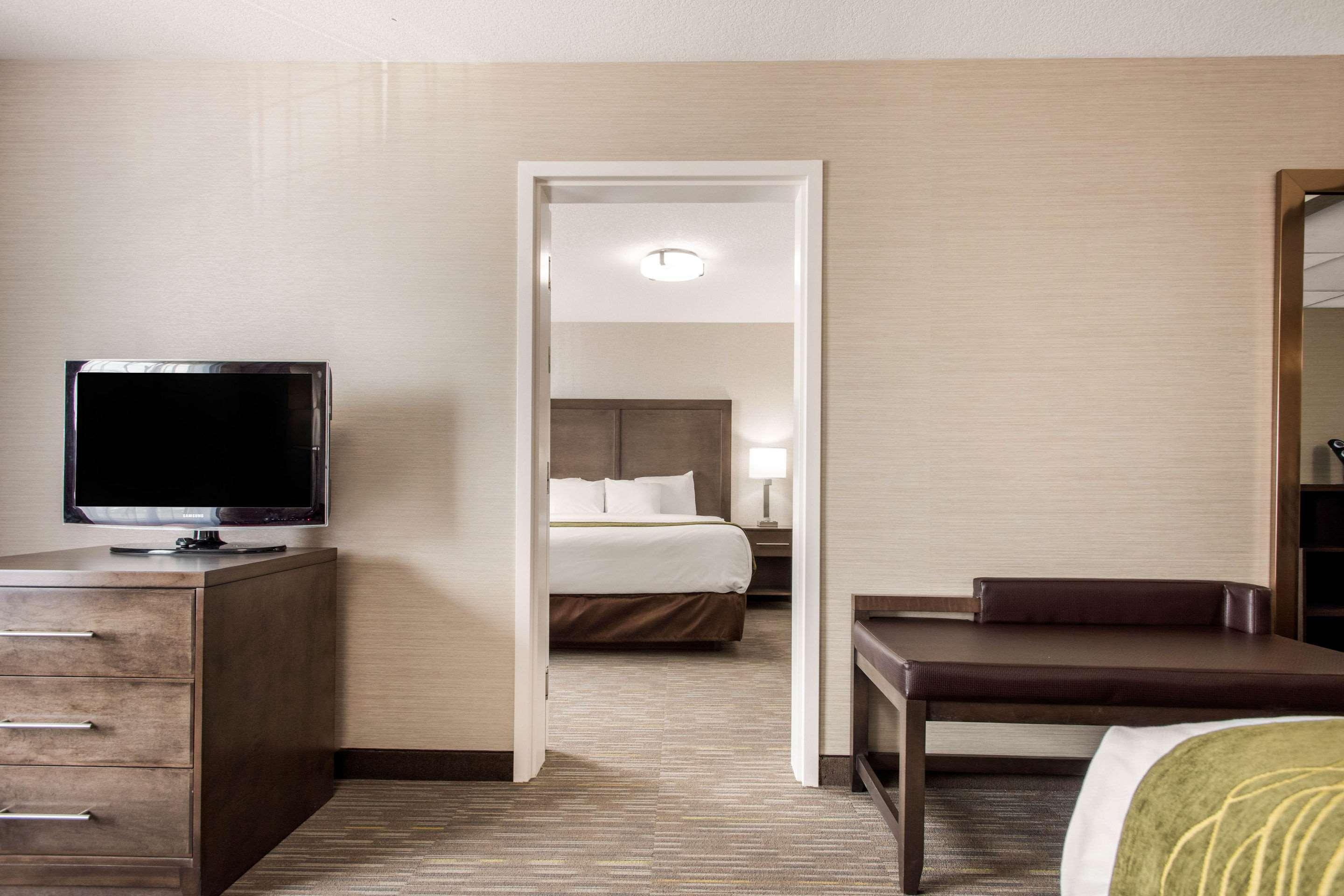 Comfort Inn & Suites Ред-Дір Екстер'єр фото