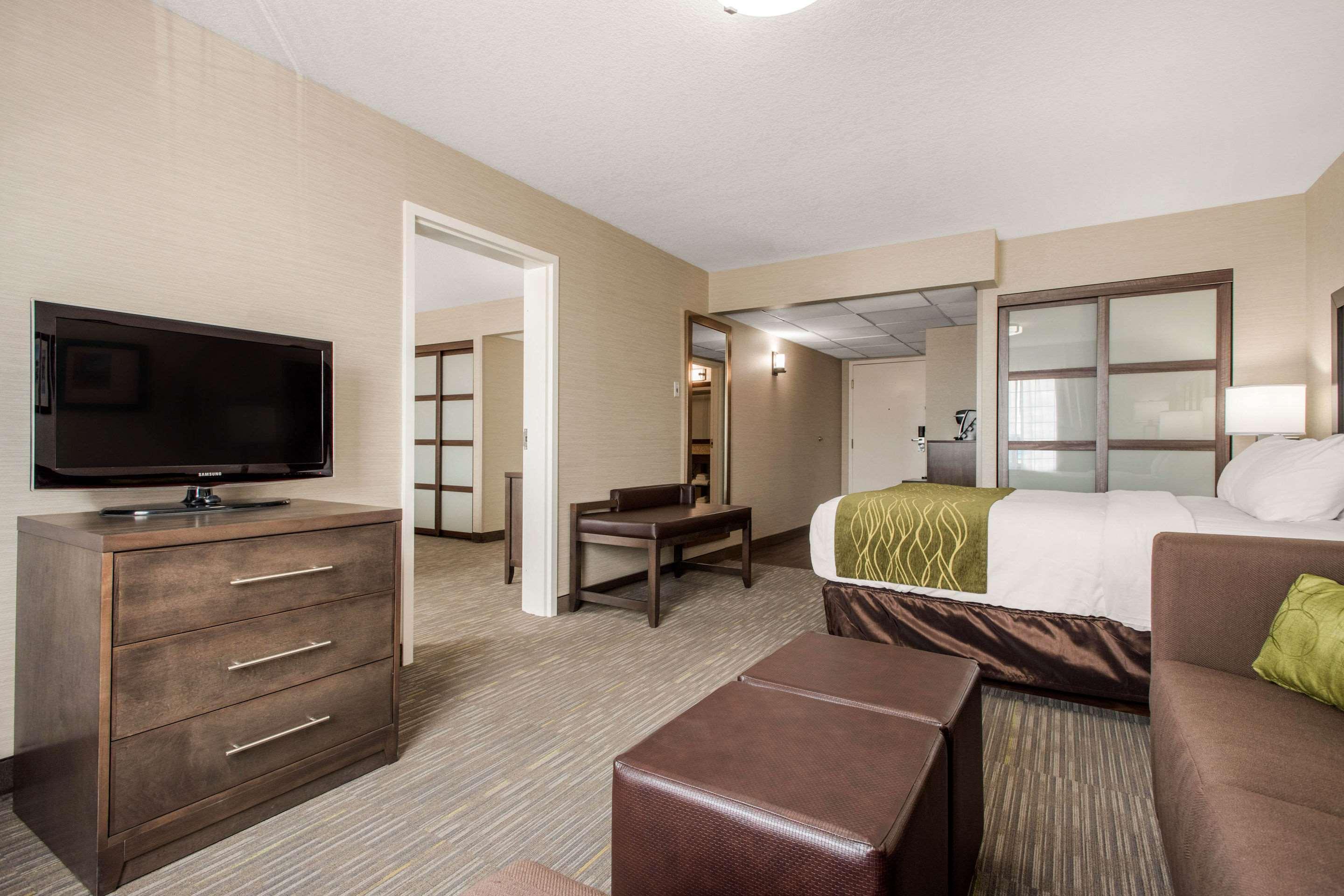 Comfort Inn & Suites Ред-Дір Екстер'єр фото