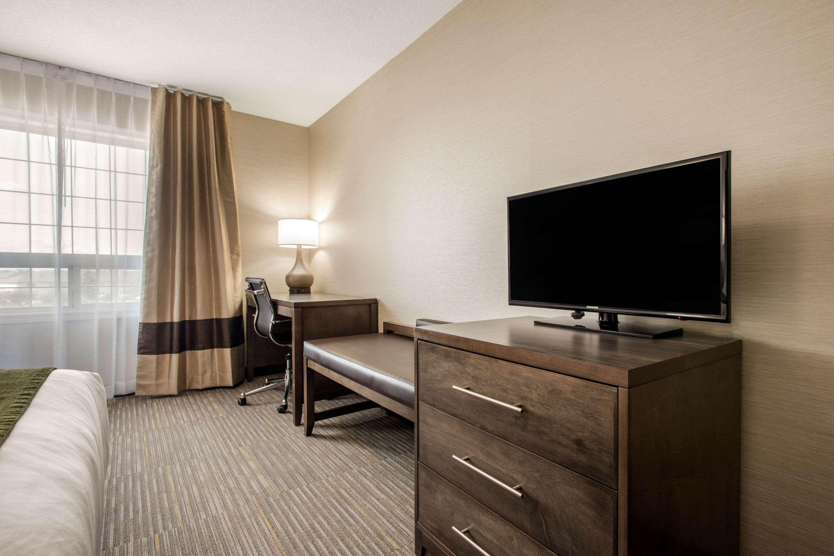 Comfort Inn & Suites Ред-Дір Екстер'єр фото