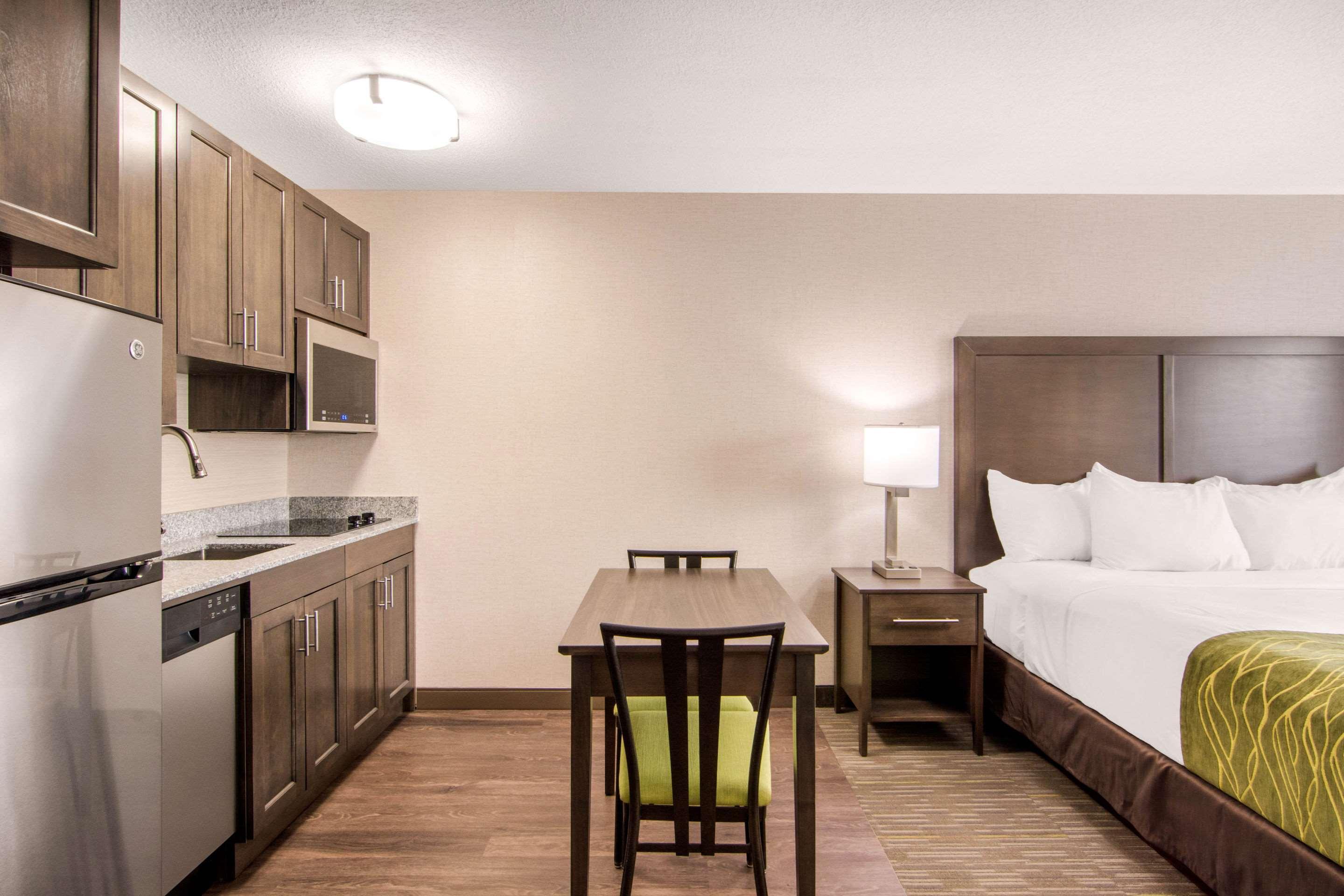 Comfort Inn & Suites Ред-Дір Екстер'єр фото