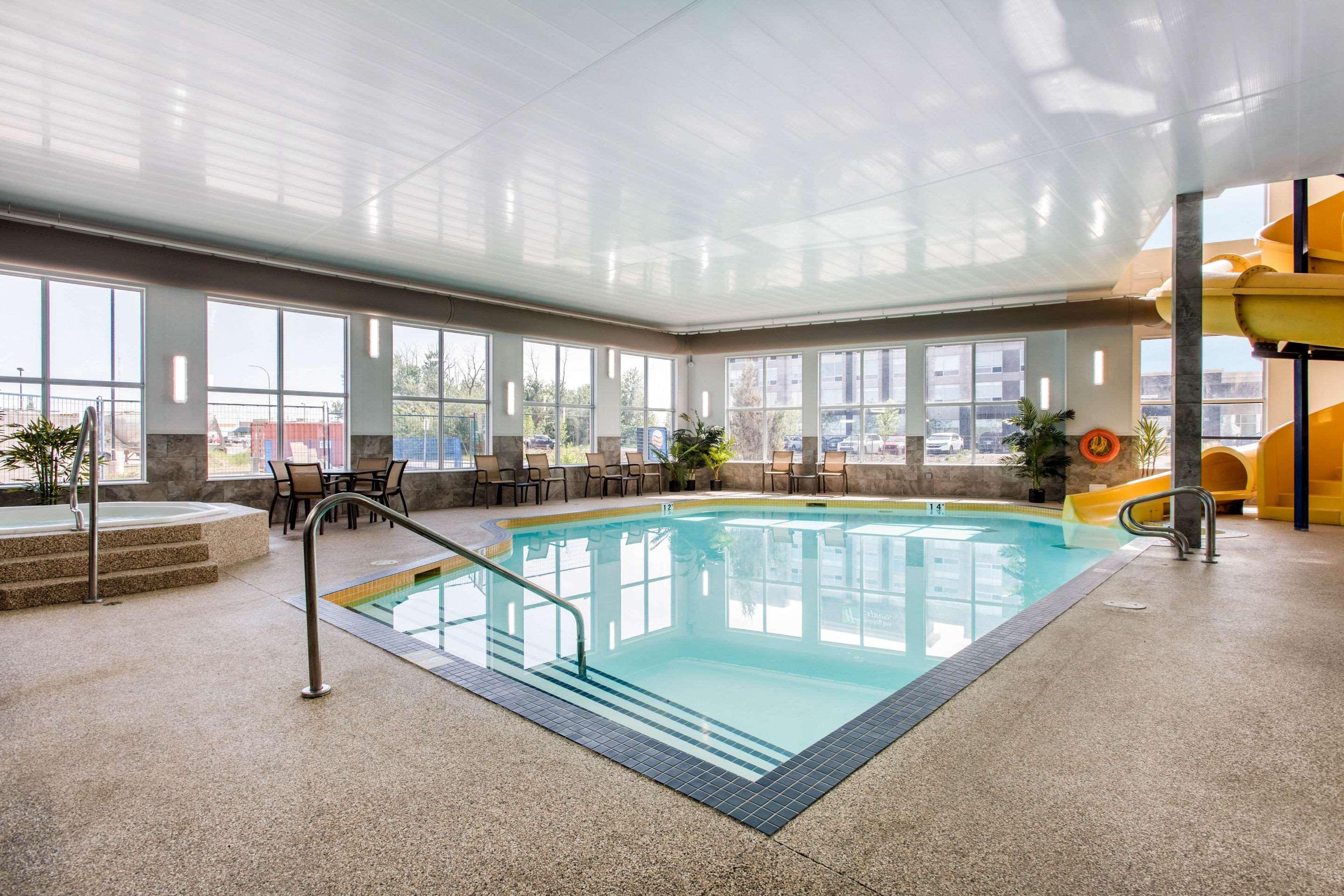 Comfort Inn & Suites Ред-Дір Екстер'єр фото