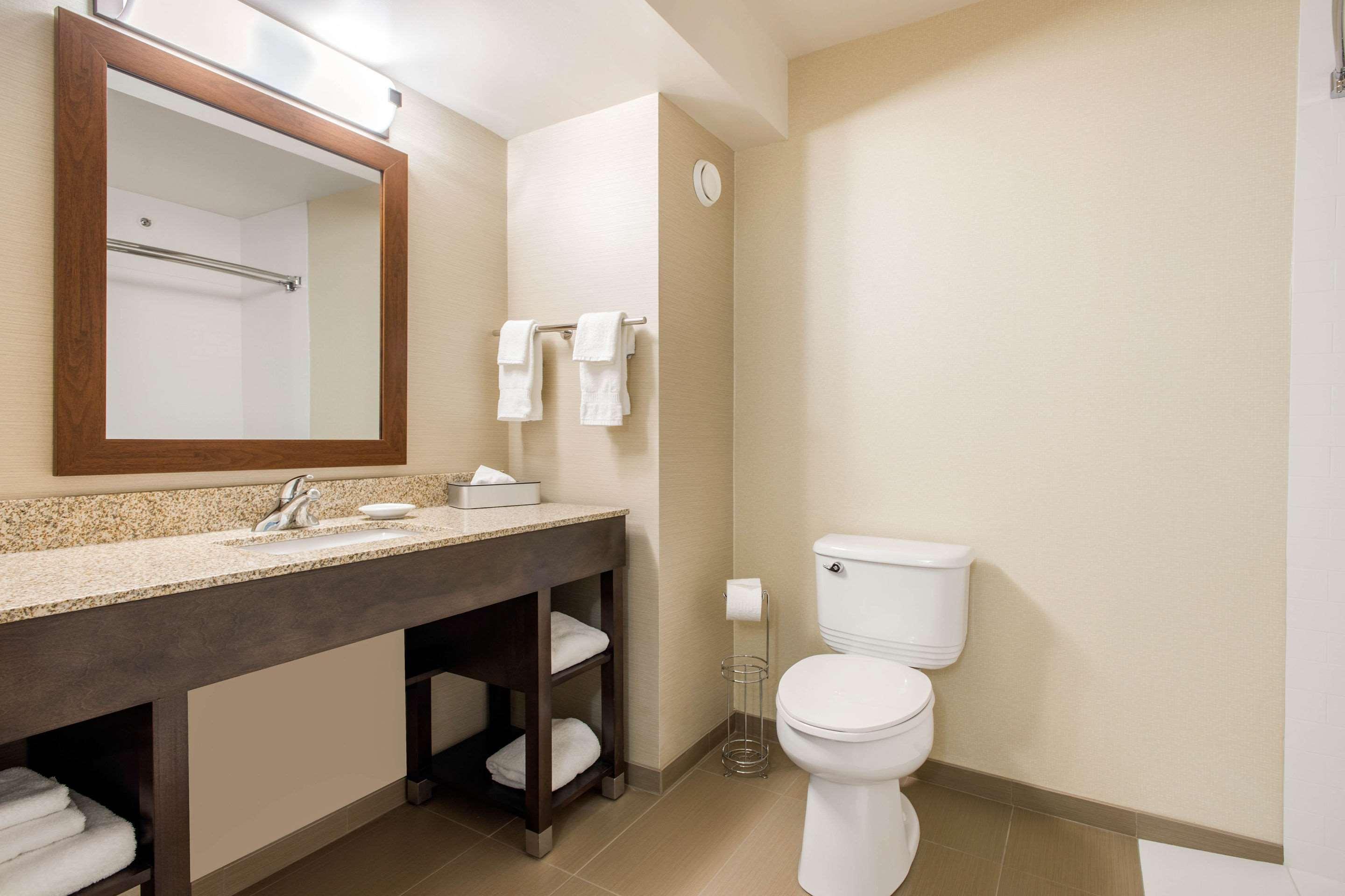 Comfort Inn & Suites Ред-Дір Екстер'єр фото