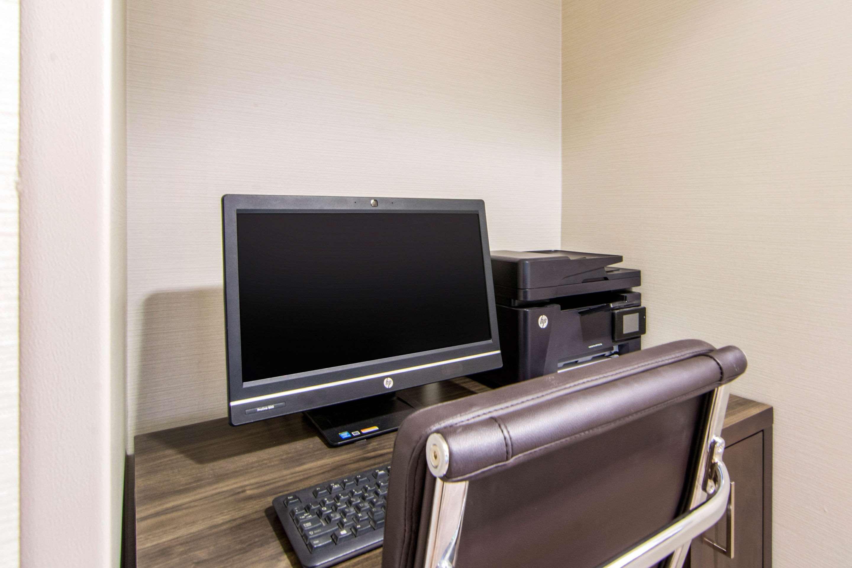 Comfort Inn & Suites Ред-Дір Екстер'єр фото