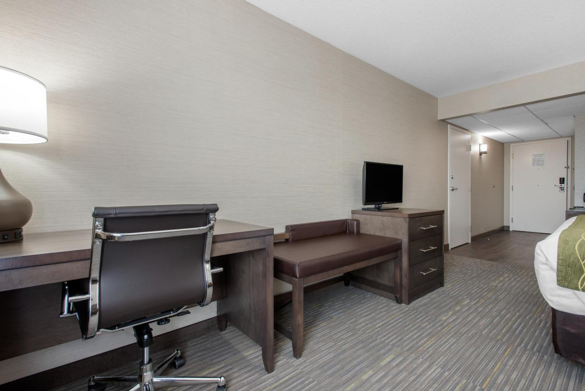 Comfort Inn & Suites Ред-Дір Екстер'єр фото