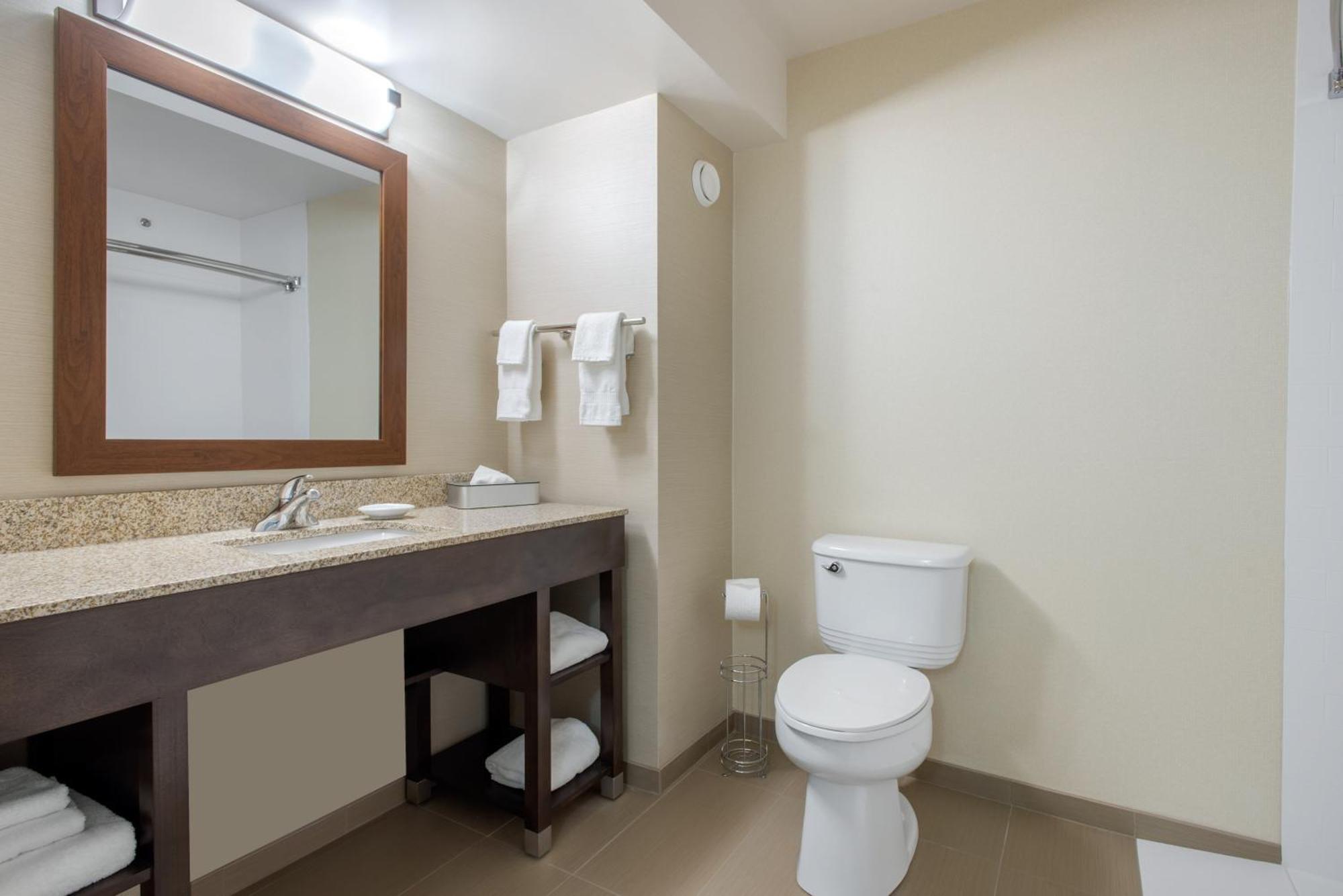 Comfort Inn & Suites Ред-Дір Екстер'єр фото