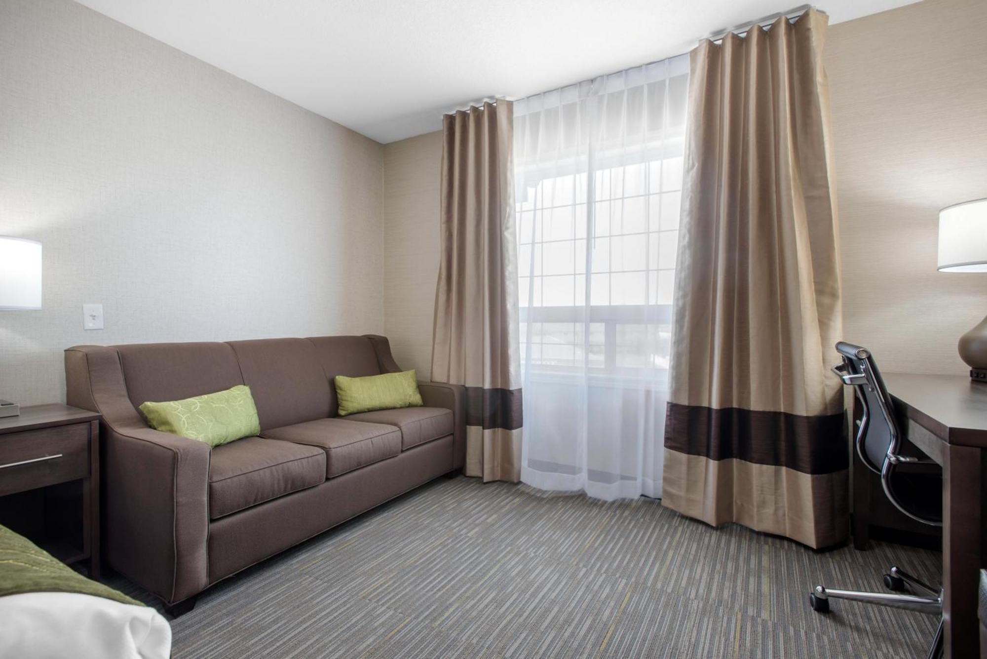 Comfort Inn & Suites Ред-Дір Екстер'єр фото
